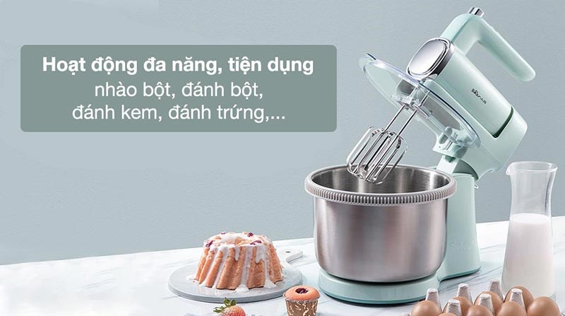 Máy nhồi bột đánh trứng Bear DDQ-B03V1 đa dạng chức năng sử dụng như: nhào bột, đánh bột, đánh kem, đánh trứng,...