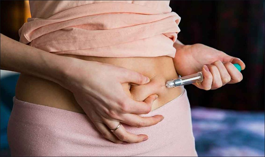 Mẹ tiêm thuốc kích trứng có kiêng quan hệ không