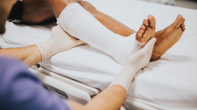 Vật lý trị liệu giúp bệnh nhân gãy chân hồi phục nhanh hơn Vật lý trị liệu giúp bệnh nhân gãy chân hồi phục nhanh hơn
