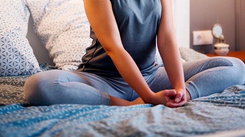 Tập một vài động tác yoga trước khi đi ngủ để giảm đau bụng kinh Tập một vài động tác yoga trước khi đi ngủ để giảm đau bụng kinh