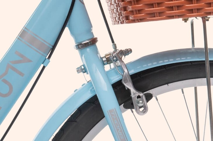 Xe đạp đường phố City Thống Nhất LD 24-01 24 inch được trang bị phanh vành nhanh nhạy ở bánh trước cho người dùng giảm tốc kịp thời, tránh va chạm nguy hiểm