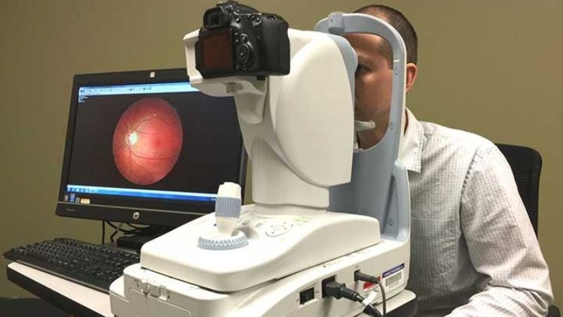 Chụp mạch huỳnh quang để quan sát lưu lượng máu trong võng mạc và hắc mạc