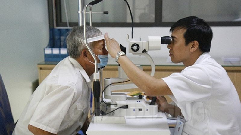 Gặp bác sĩ ngay nếu có các bất thường về mắt