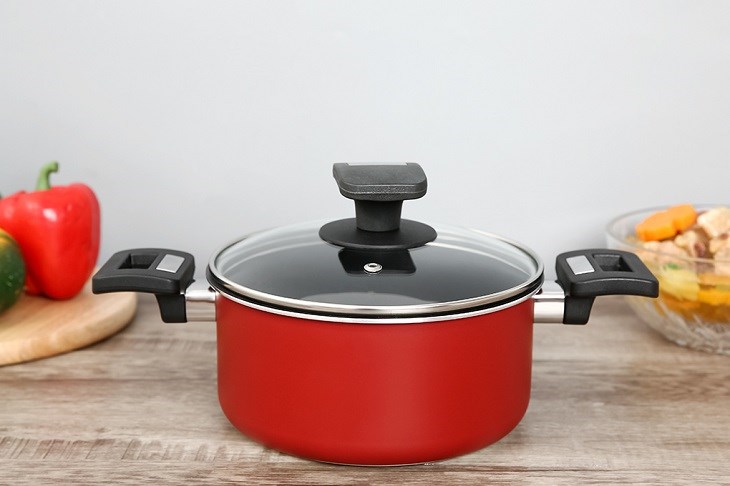 Nồi nhôm chống dính nắp kính 18 cm Hommy NE001-18 sở hữu thiết kế đơn giản, tinh tế