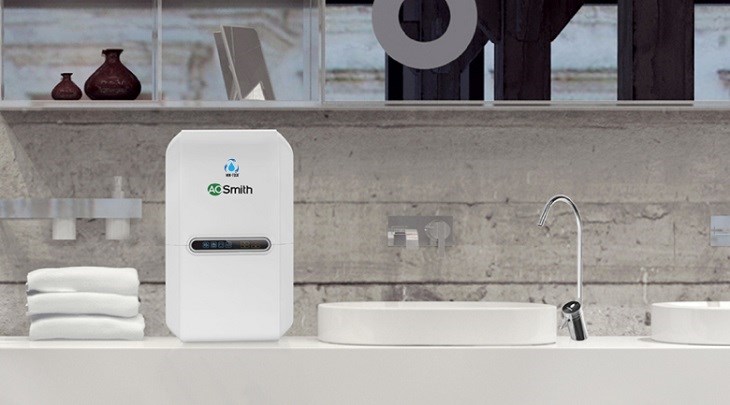 Máy lọc nước RO Aosmith E3 sở hữu thiết kế nhỏ gọn, màu sắc sang trọng, dễ lắp đặt