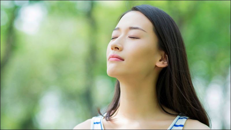 H&iacute;t thở s&acirc;u l&agrave; một biện ph&aacute;p gi&uacute;p giảm rung ch&acirc;n