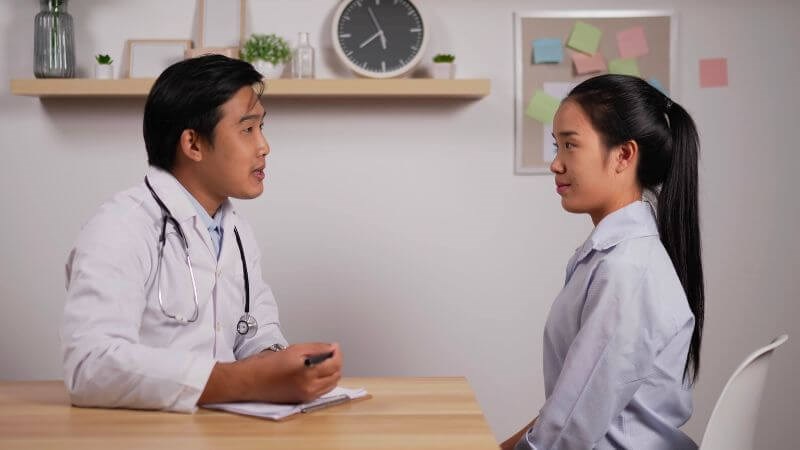 Khi xuất hiện tình trạng mắt trũng đột ngột bạn nên đi khám bác sĩ ngay