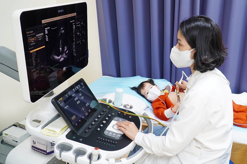 Phòng khám trang bị đầy đủ máy móc hiện đại giúp việc thăm khám chính xác hơn