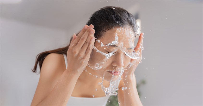 Rửa mặt trước khi massage để hiệu quả chăm sóc da được tối ưu hơn