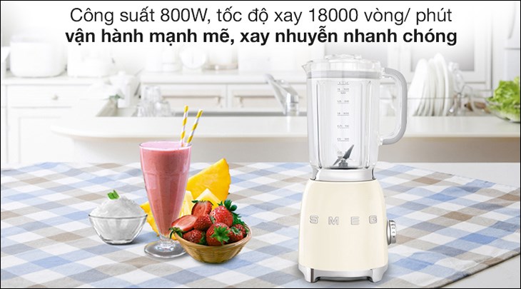 Máy xay sinh tố Smeg BLF01CREU (535.43.635) có công suất 800W mạnh mẽ, dễ dàng xay nhuyễn thực phẩm
