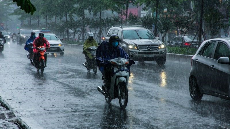 Độ ẩm cao khiến da giảm tiết mồ hôi và chất bã nhờn, chất sừng của da bị mất nước hơn... dễ gây dị ứng trên da Độ ẩm cao khiến da giảm tiết mồ hôi và chất bã nhờn, chất sừng của da bị mất nước hơn... dễ gây dị ứng trên da