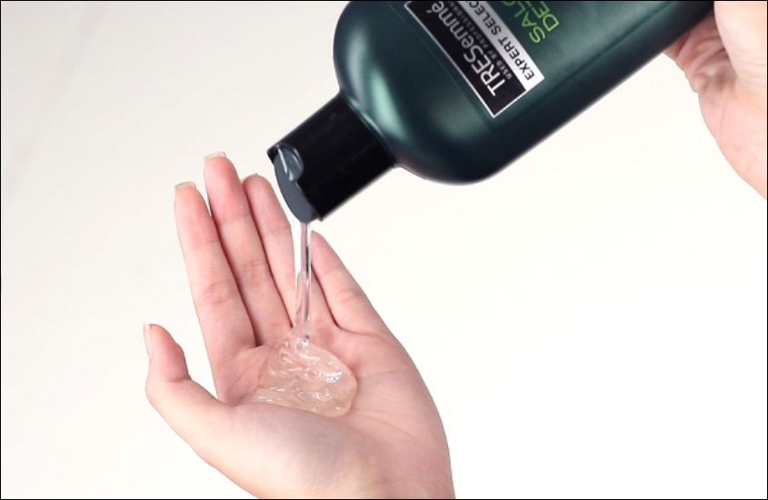 Kết cấu dạng gel dễ thẩm thấu vào chân tóc