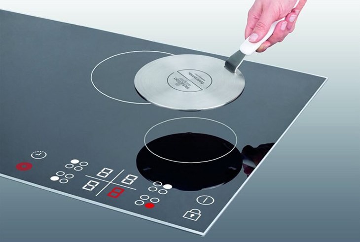 Để có thể nấu được nồi thủy tinh trên bếp từ, bạn có thể sử dụng đến đĩa chuyển nhiệt