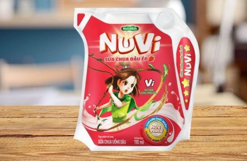 Sữa chua uống tiệt trùng Nutifood NuVi Power vị dâu 110 ml (từ 1 tuổi)