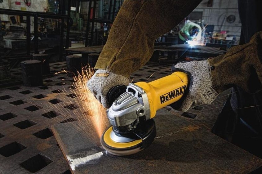 Máy mài Dewalt thường được các thợ công trình tin dùng