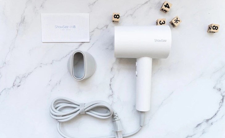 Máy sấy tóc 1800W Showsee A1-W được bán với giá 399.000 đồng (cập nhật tháng 04/2023 và có thể thay đổi theo thời gian)