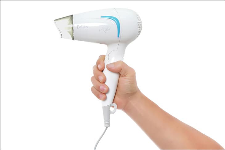 Máy sấy tóc 1200 Delites MST02 có công suất 1200W giúp làm khô tóc nhanh, tiết kiệm điện năng tối đa cho gia đình
