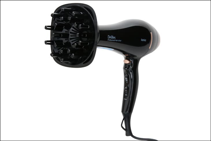 Máy sấy tóc 1800 - 2200W Delites MST04 sở hữu 2 đầu sấy, chải tiện lợi giúp quá trình sấy tóc, tạo kiểu dễ dàng hơn tại nhà