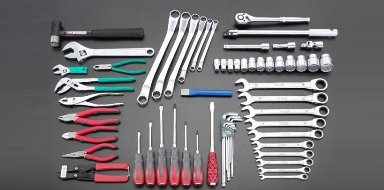 Bạn hãy chuẩn bị đầy đủ dụng cụ trước khi tiến hành khóa gas máy lạnh