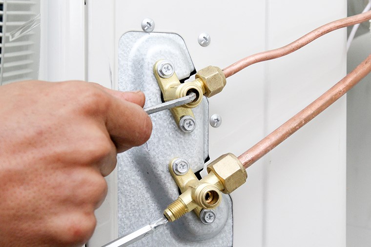 Gas máy lạnh cần được khóa lại khi muốn tháo dỡ và thay đổi vị trí