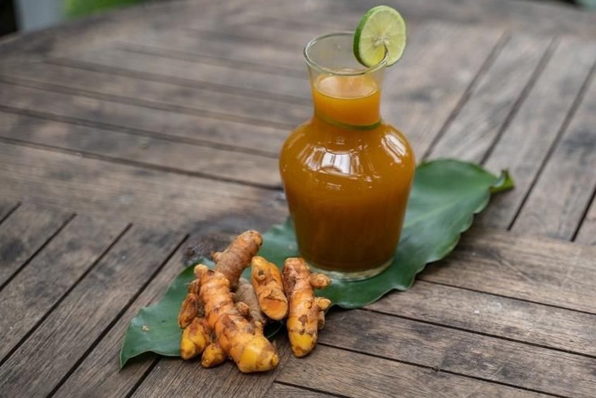 Sử dụng nghệ tươi ngâm giấm để làm giảm vạch nâu ở bụng khi không mang thai