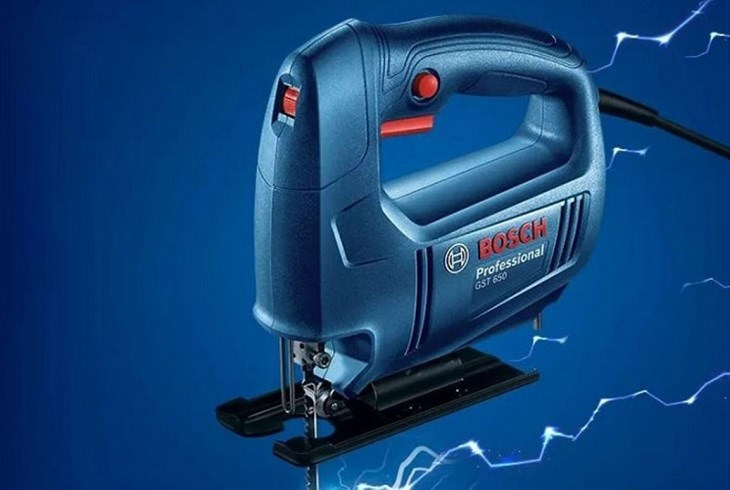 Máy cưa lọng Bosch GST 650 450W có thể cưa được sắt