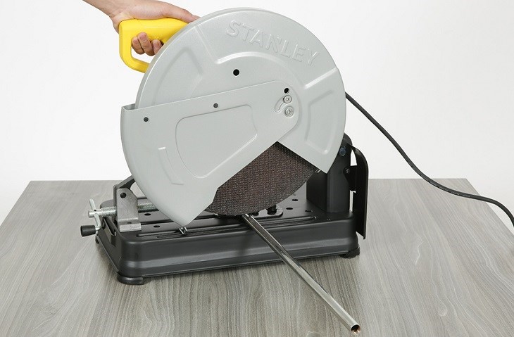 Máy cắt sắt Stanley SSC22-B1 2200W là dụng cụ cắt sắt chuyên nghiệp không thể thiếu cho người thợ lành nghề