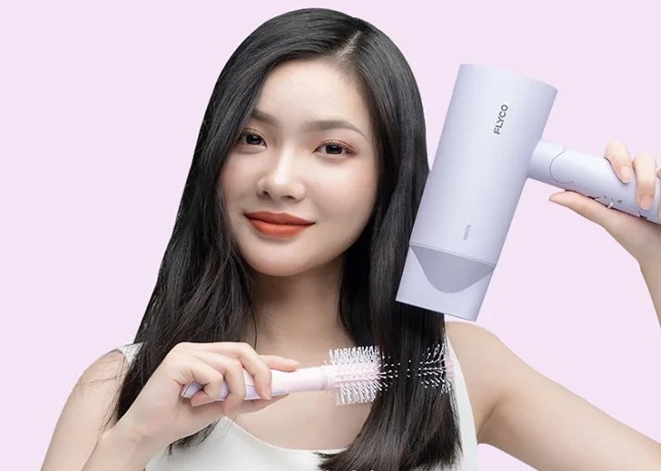 Máy sấy tóc 1800W Flyco FH6277VN được tích hợp chế độ sấy ion đem đến cho bạn mái tóc bóng mượt