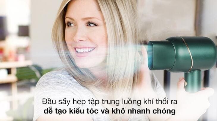 Máy sấy tóc chuyên nghiệp K.SKIN có đầu sấy hẹp giúp tạo luồng gió tập trung, giúp sấy nhanh và tạo kiểu dễ dàng hơn