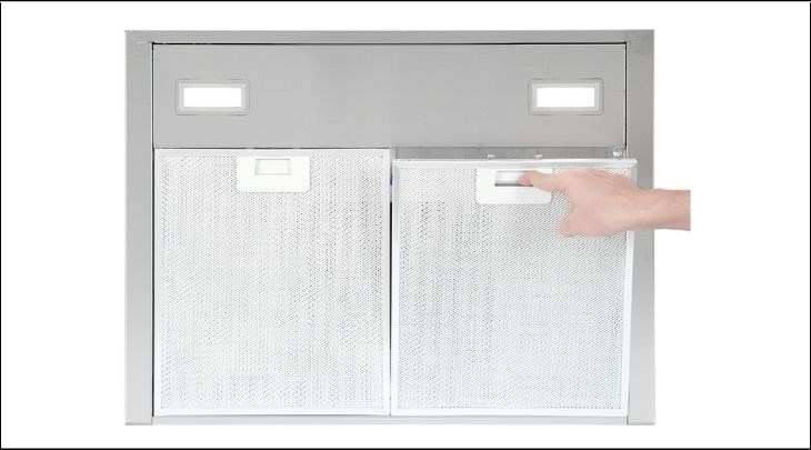 Máy hút mùi áp tường Smeg KBT600XE (536.84.433) trang bị 2 tấm lưới lọc bằng nhôm, có thể tháo rời và vệ sinh tiện lợi