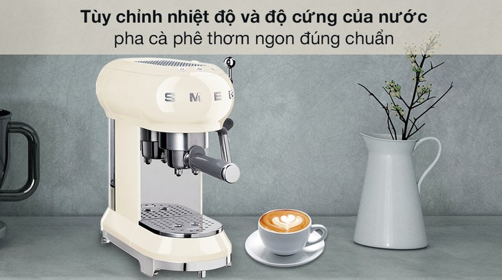 Bạn có thể điều chỉnh nhiệt độ và độ cứng của nước trên máy pha cà phê Smeg ECF01CREU (535.43.655) để pha chế ra ly cà phê thơm ngon, chuẩn công thức