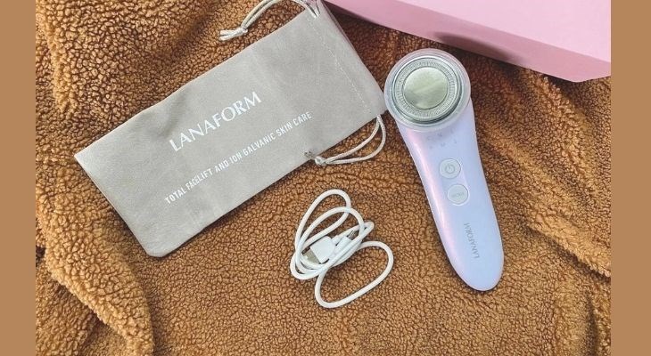 Máy massage mặt Lanaform không có củ sạc đi kèm