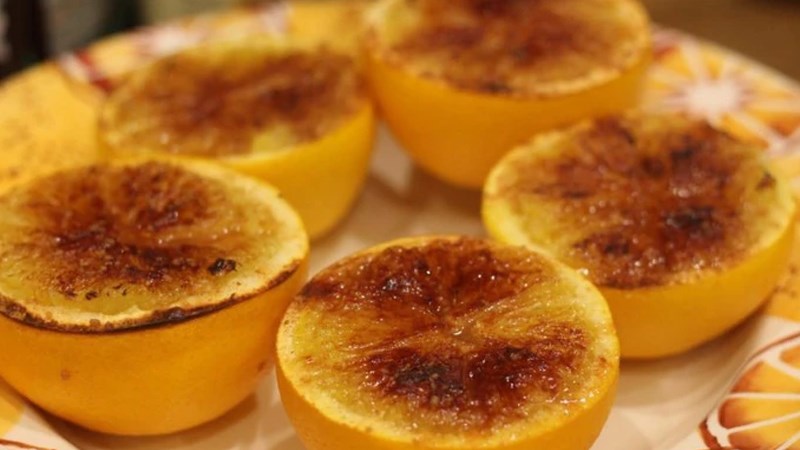 Kết hợp cam nướng và hành khô giúp cải thiện đau mỏi vai gáy