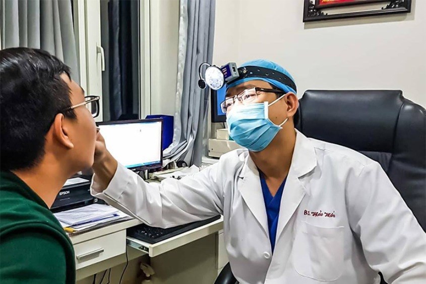 Bác sĩ Nguyễn Minh Hảo Hớn nổi tiếng trong điều trị bệnh tai mũi họng cho người lớn và trẻ em