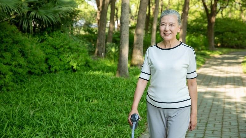 Đi bộ hàng ngày giúp hỗ trợ phục hồi chức năng tim mạch