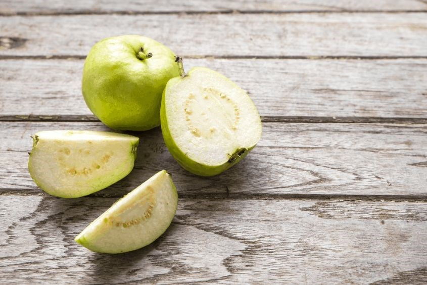 Chỉ số đường huyết trong ổi khá thấp, thích hợp cho bà bầu bị tiểu đường thai kỳ Chỉ số đường huyết trong ổi khá thấp, thích hợp cho bà bầu bị tiểu đường thai kỳ