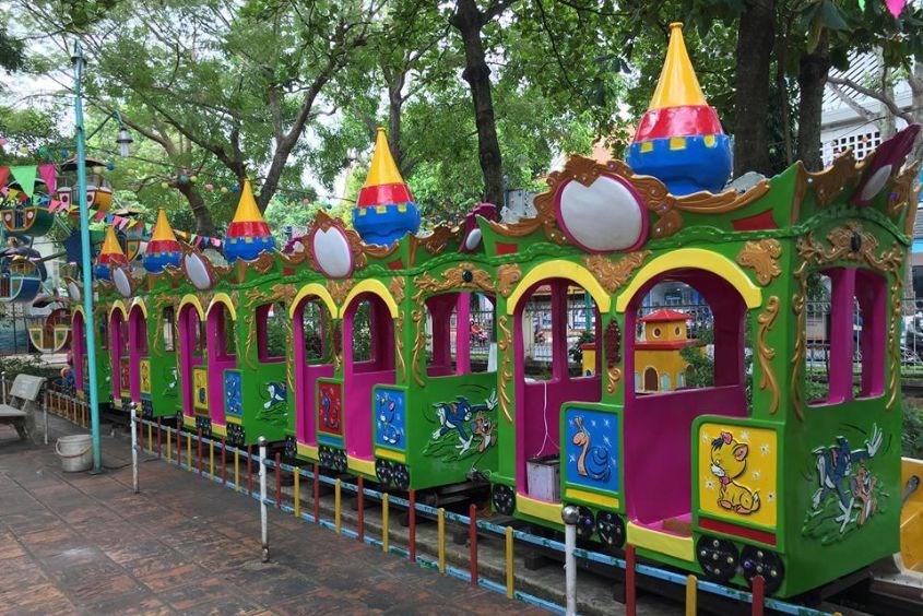Xe lửa cầu vồng tại khu vui chơi trẻ em BMT Bibi 