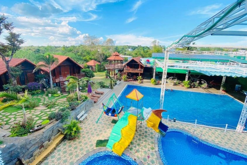 Khu vực vui chơi trẻ em có thêm hồ bơi trong xanh