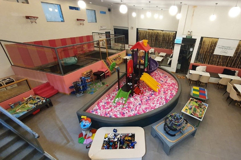 Không gian quán tuy không quá rộng nhưng vẫn đầy đủ tiện nghi