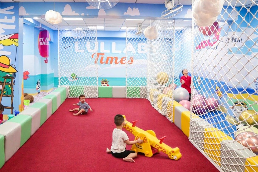 Lullaby Premium Kids Cafe có nhiều không gian vui chơi rộng rãi
