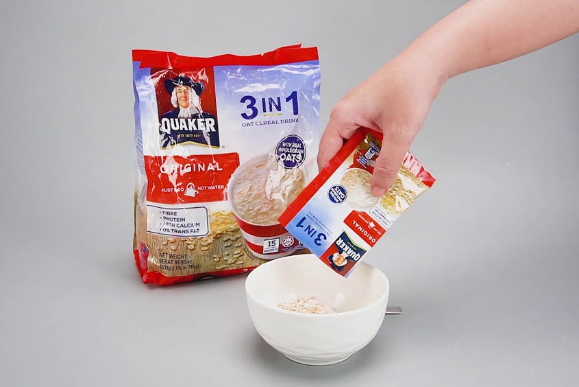 Yến mạch nguyên chất cán vỡ vị truyền thống Quaker 420g (dành cho bé từ 3 tuổi)