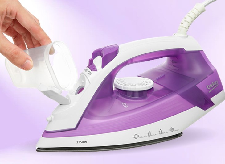 Bàn ủi hơi nước Beko SIM3617 1750W sở hữu bình chứa dung tích 220ml, ủi được khoảng 3 - 4 bộ quần áo cho một lần châm nước Bàn ủi hơi nước Beko SIM3617 1750W sở hữu bình chứa dung tích 220ml, ủi được khoảng 3 - 4 bộ quần áo cho một lần châm nước