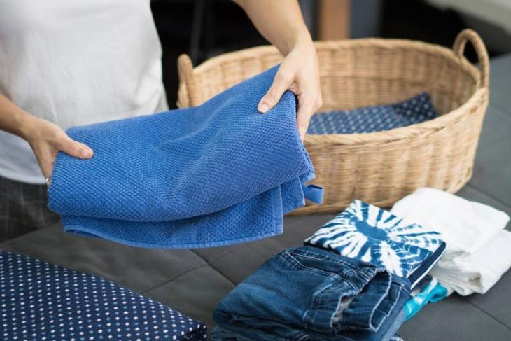 Phân loại quần áo trước khi sấy để bảo vệ quần áo luôn bền bỉ, tránh hư tổn