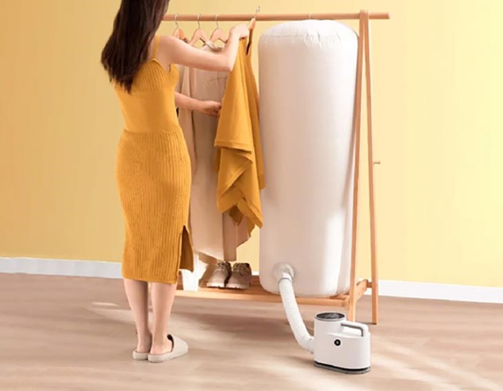 Bạn không nên sấy quần áo trong máy sấy quần áo đa năng Mishio MK308 quá lâu vì sẽ làm vải bị nhăn và co rút