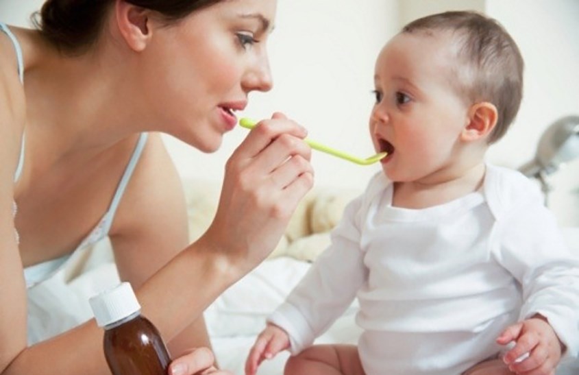 Mẹ có thể bổ sung qua những sản phẩm thực phẩm chức năng cho trẻ em nếu có sự đồng ý của bác sĩ