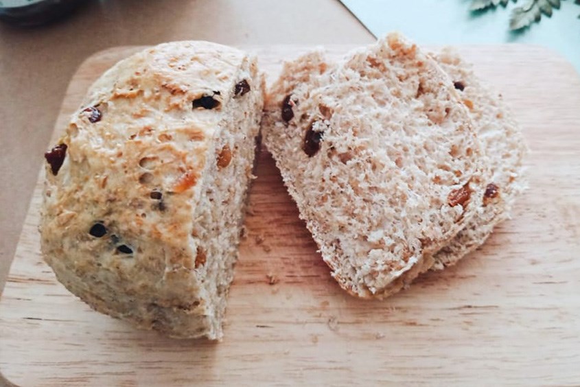 Mẹ bầu tiểu đường thai kỳ không nên ăn bánh mì chứa nho khô