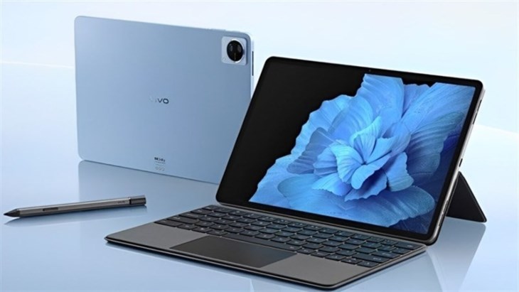 Vivo Pad 2 có sự thay đổi về thiết kế với cụm camera kép sau và logo Vivo ở giữa