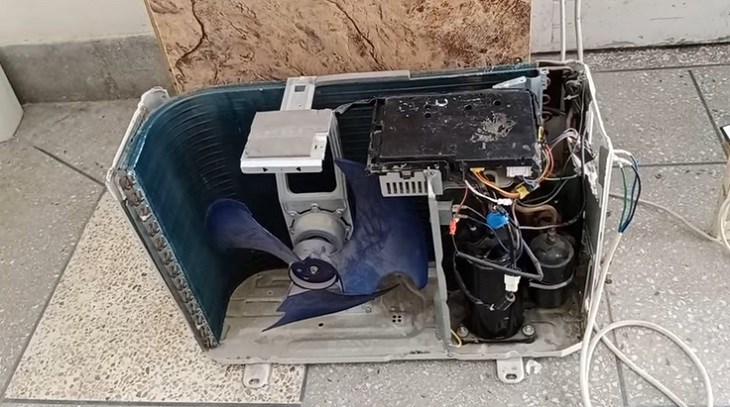 Cảm biến nhiệt độ bền trong cánh tản gió có thể gặp trục trặc làm xuất hiện lỗi P4 trên điều hòa Daikin