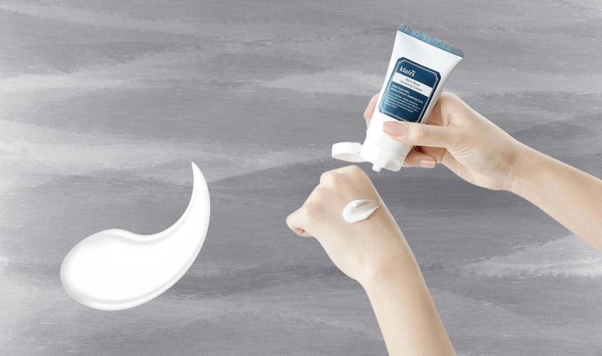 Bạn nên test thử kem dưỡng trên một số vùng da trước khi sử dụng cho da mặt