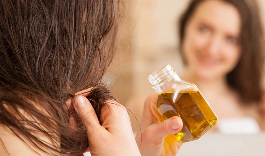 Bạn nên sử dụng tinh chất dưỡng tóc để bảo vệ tóc khỏi nhiệt